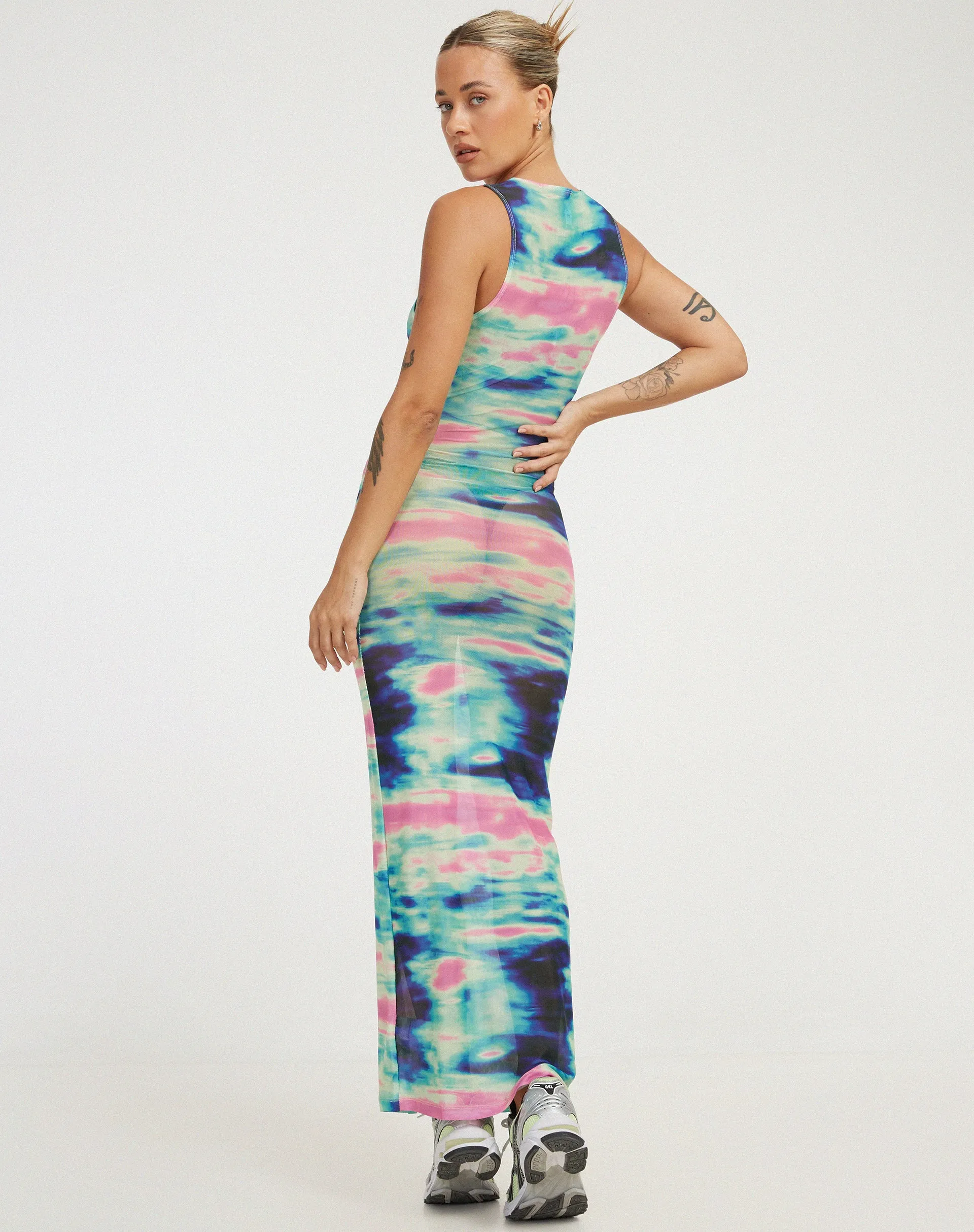 Roskila Maxi Dress in Multi Blur Orb Navy