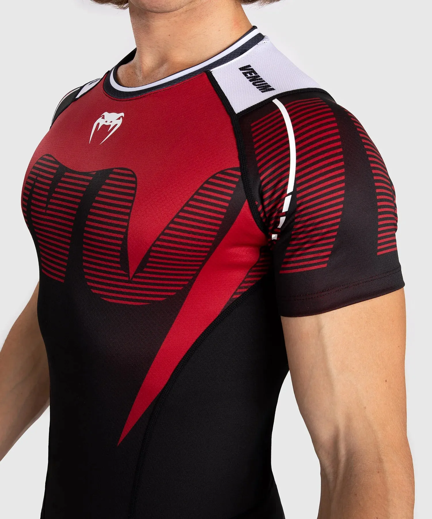 Venum-05176-100 Adrenaline Men’s Short-Sleeve Rashguard Compression T-shirt M-L Red